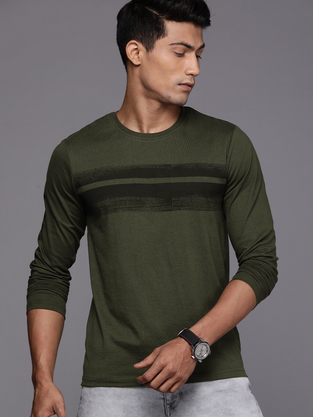 

WROGN Men Olive Green Colourblocked Slim Fit T-shirt