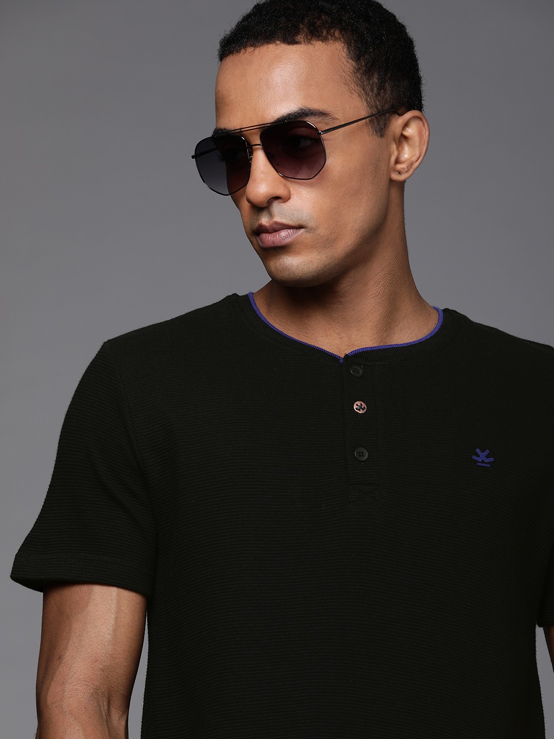 

WROGN Men Black Henley Neck Slim Fit Pure Cotton T-shirt