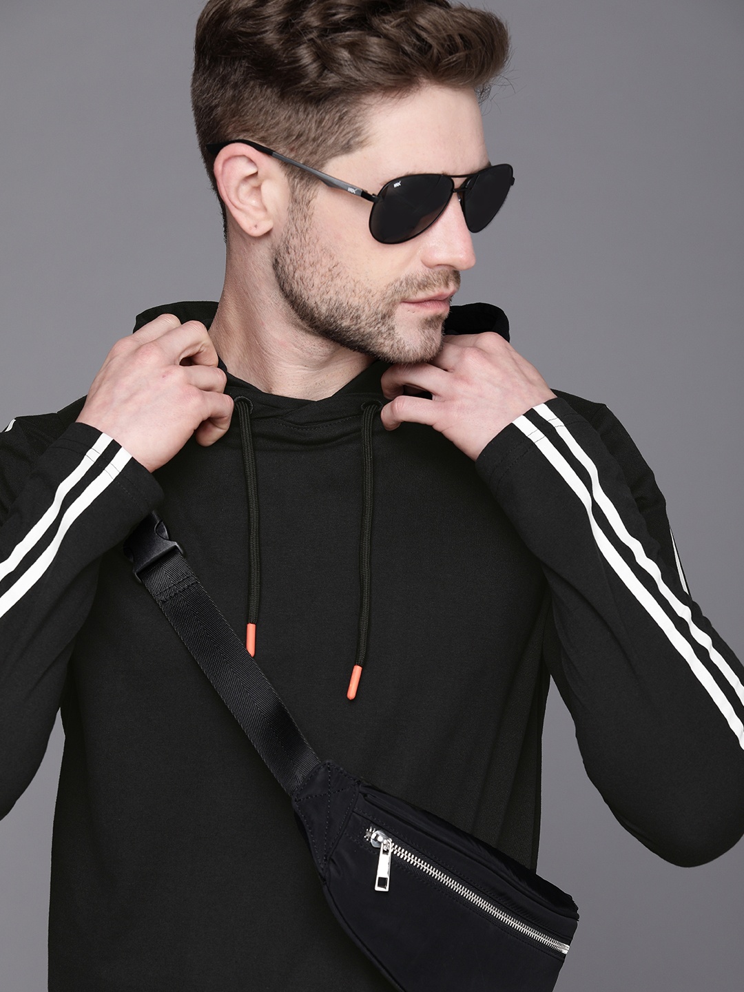

WROGN Men Black Solid Hooded T-shirt
