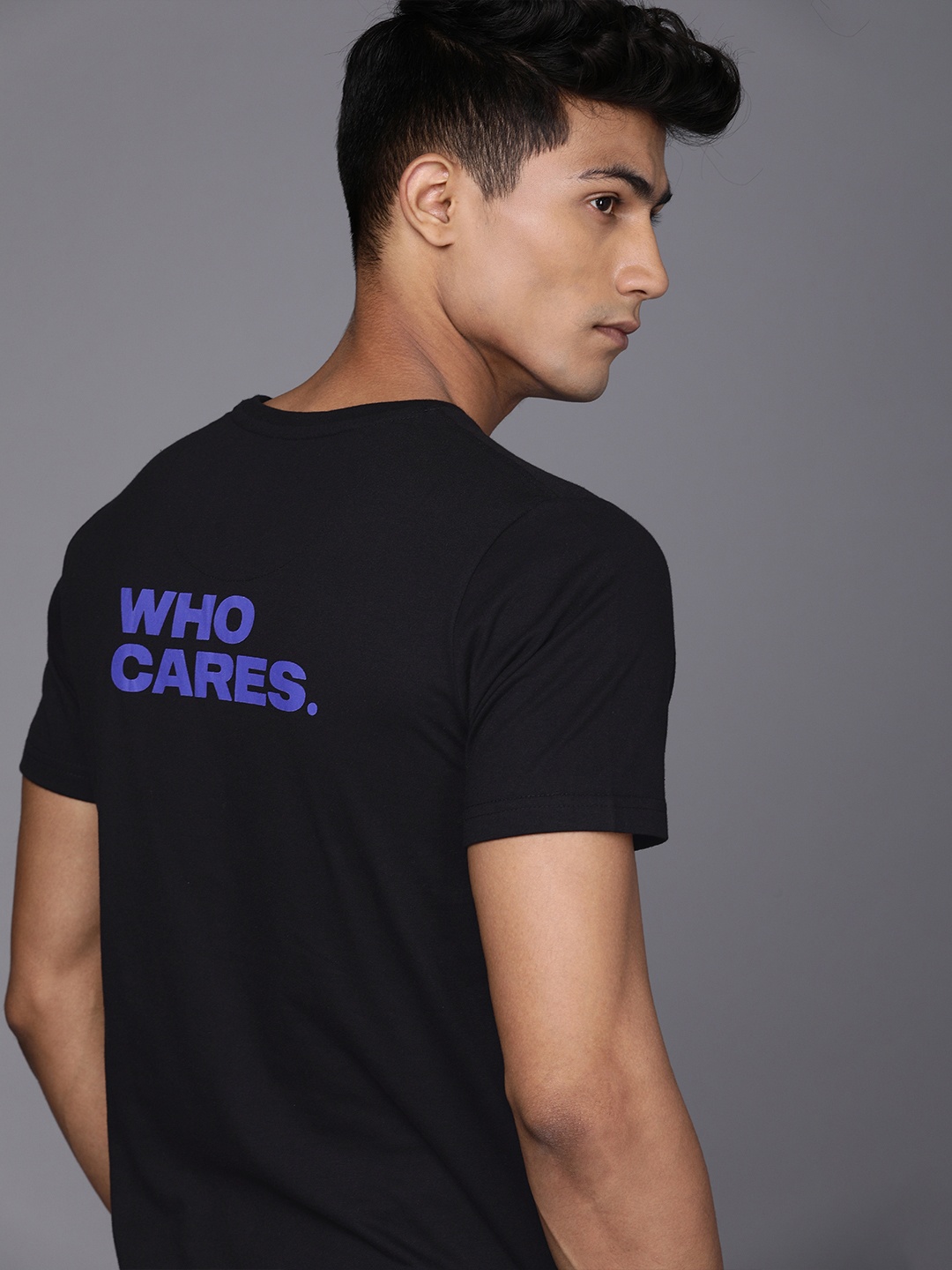 

WROGN Men Black & Purple Printed Slim Fit T-shirt
