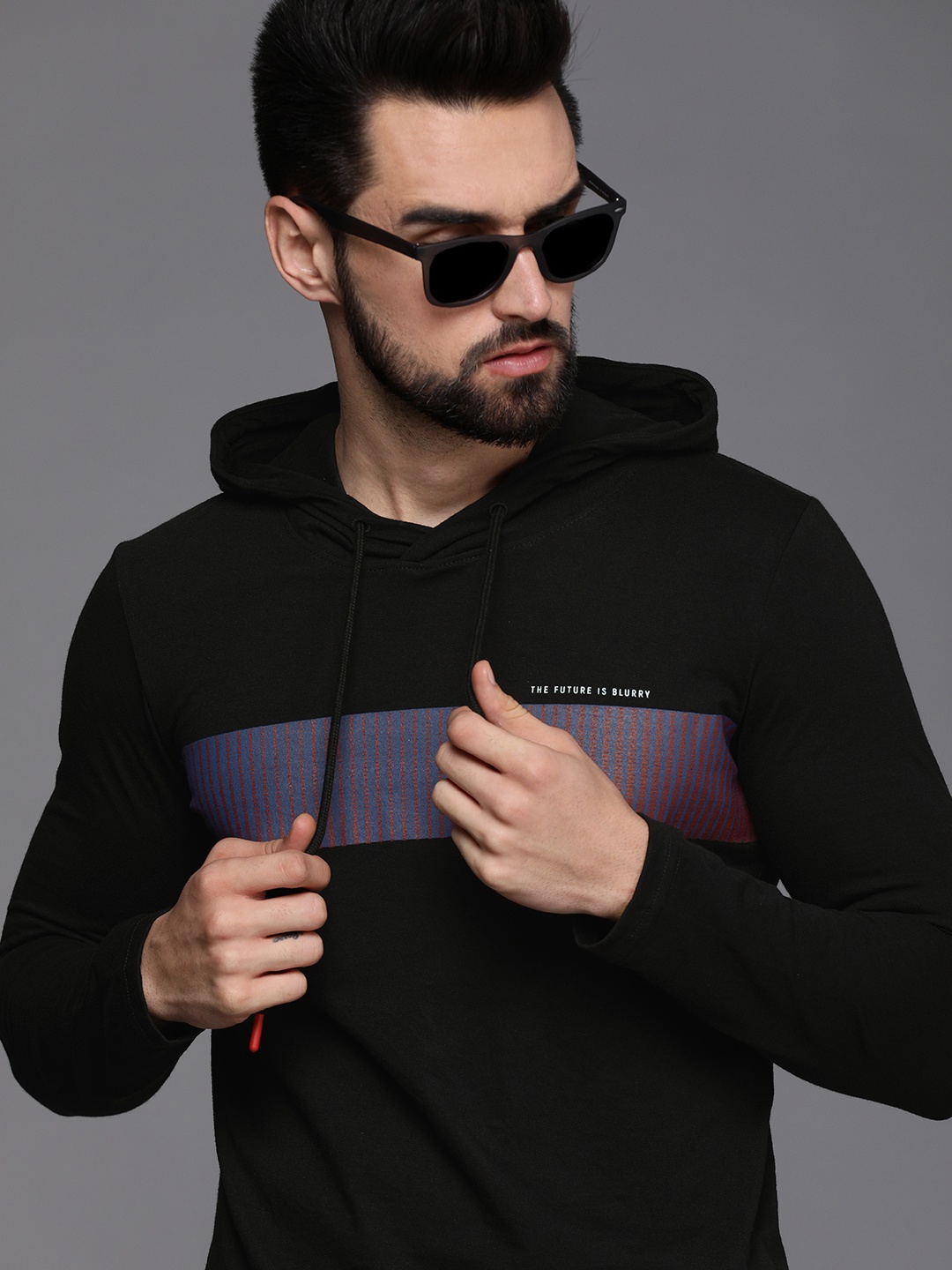 

WROGN Men Black & Pink Colourblocked Hooded Slim Fit T-shirt