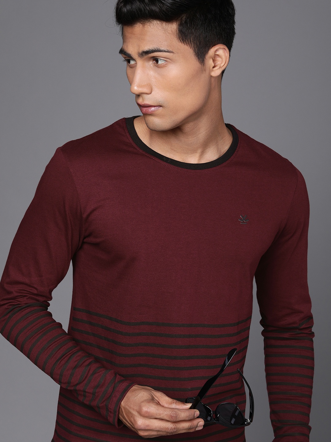 

WROGN Men Maroon Striped Printed Slim Fit Pure Cotton T-shirt