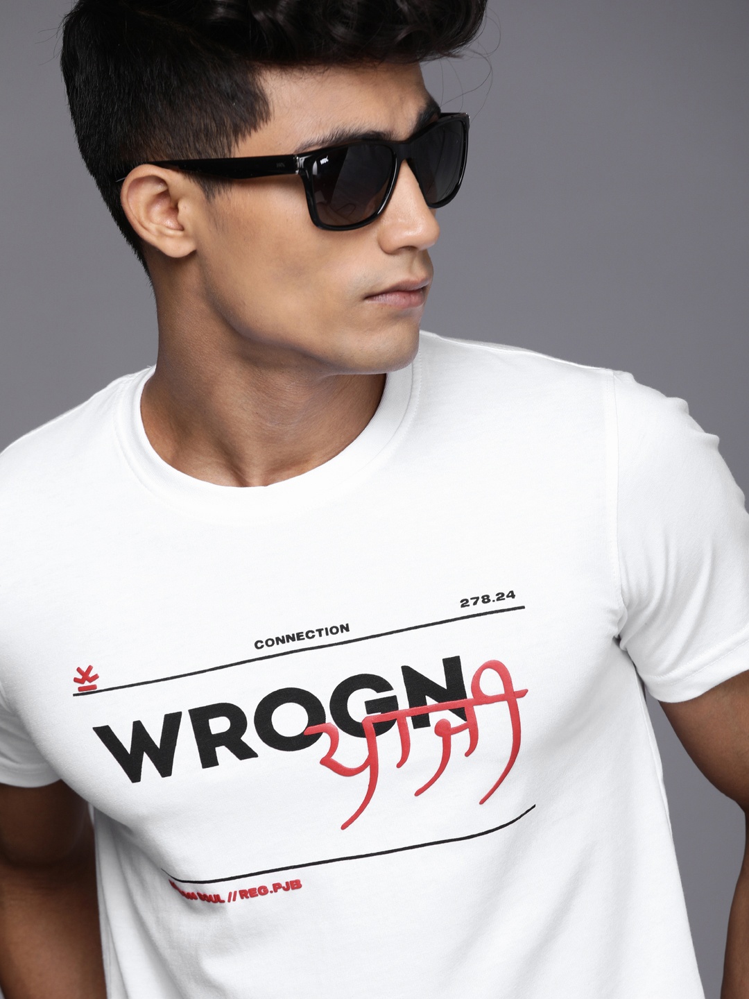 

WROGN Men White & Black Brand Logo Printed Round Neck Applique Slim Fit T-shirt