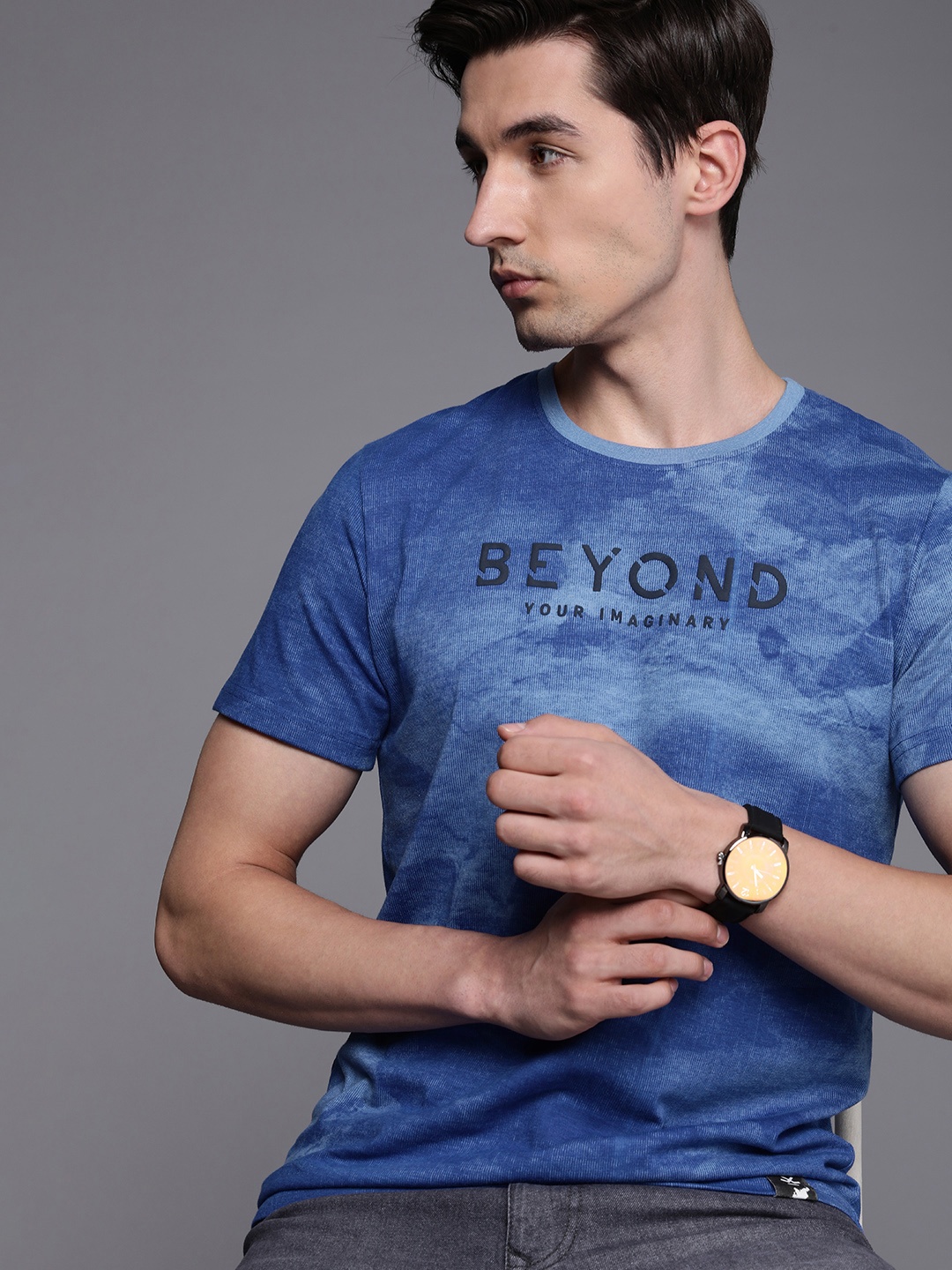 

WROGN Men Blue Printed Slim Fit T-shirt with Applique Detail