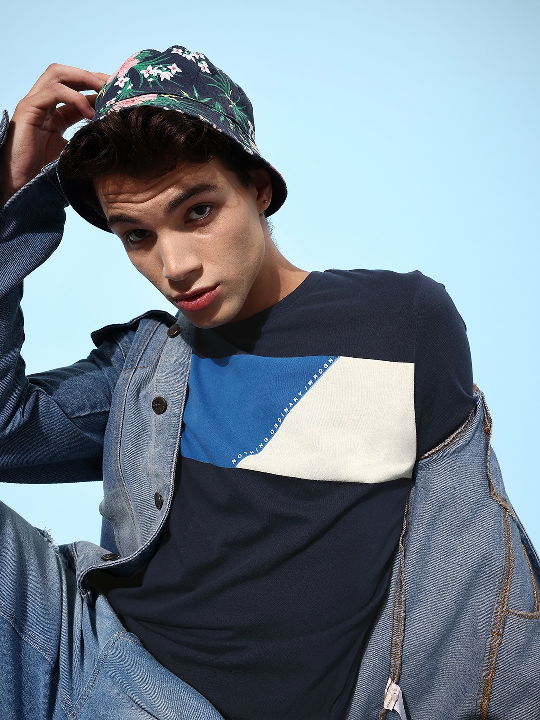 

WROGN Men Navy Blue Colourblocked Playful Splicing Tshirt