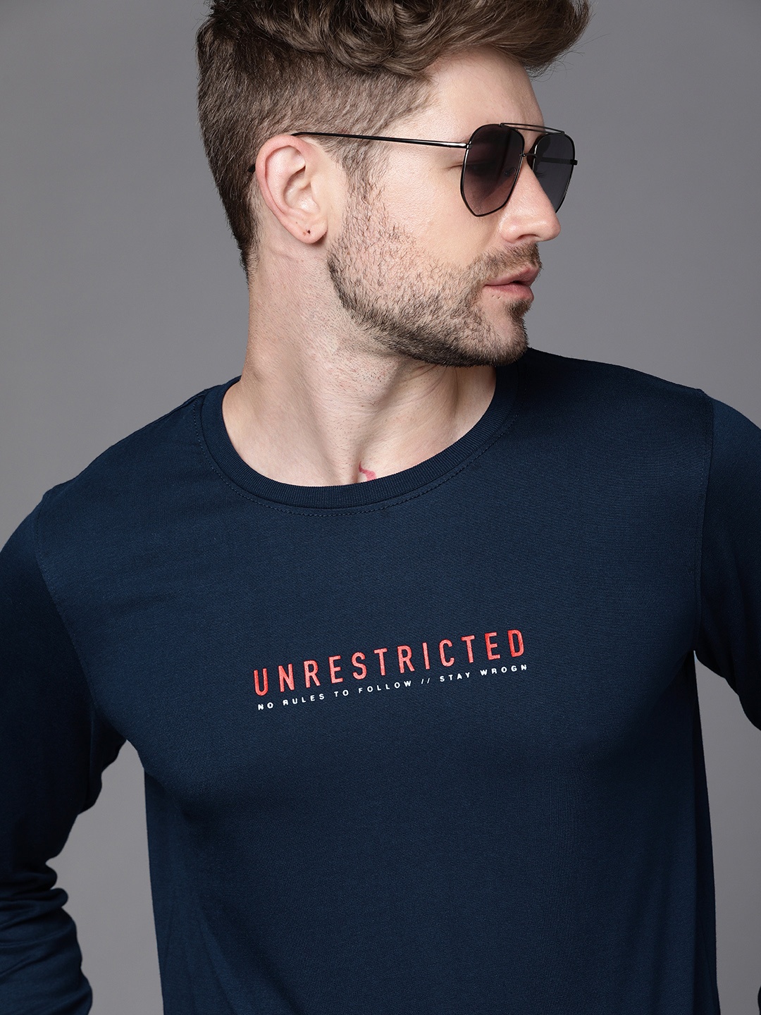 

WROGN Men Navy Blue & Red Printed Slim Fit T-shirt