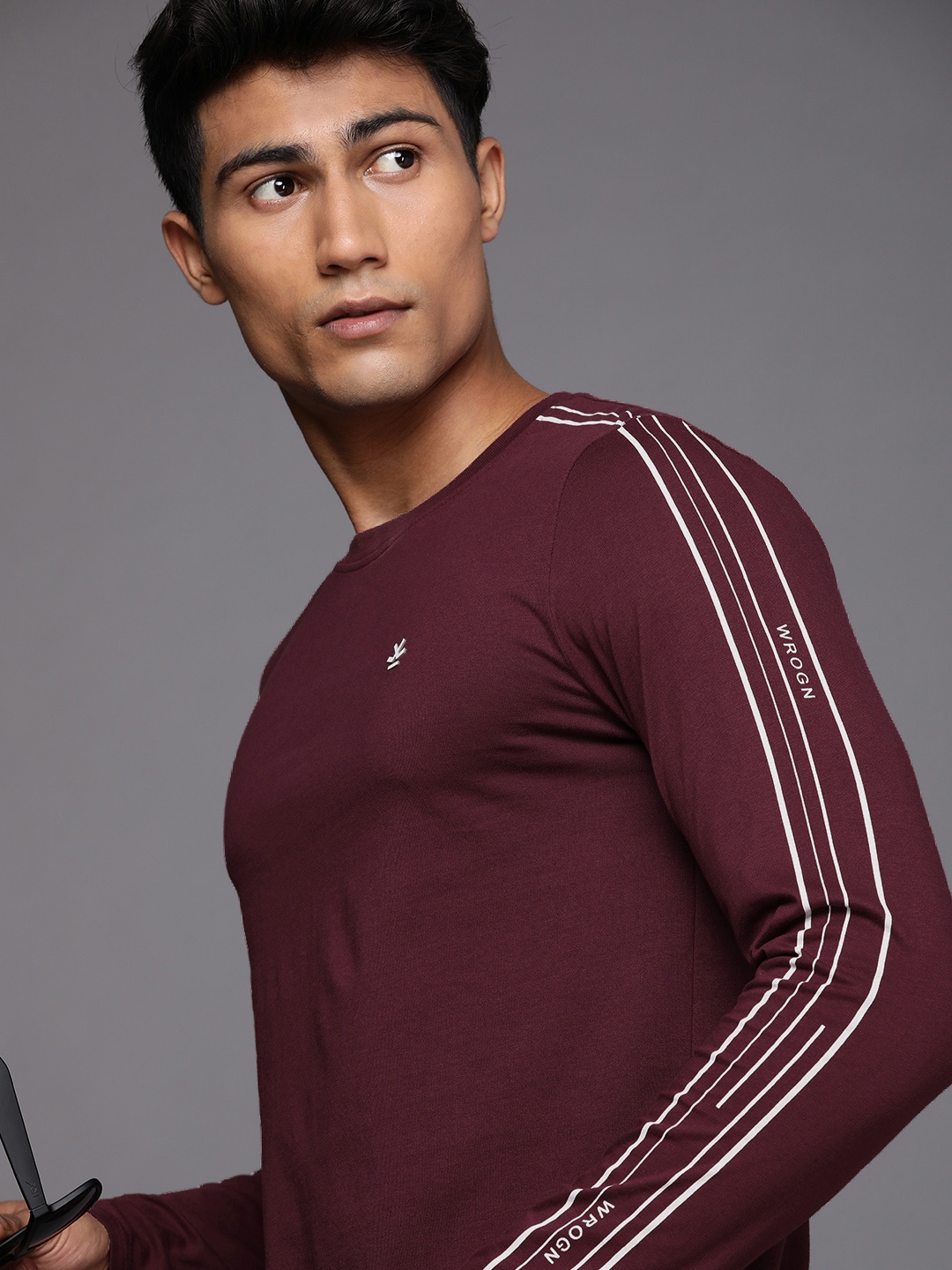 

WROGN Men Maroon Solid Slim Fit Pure Cotton T-shirt