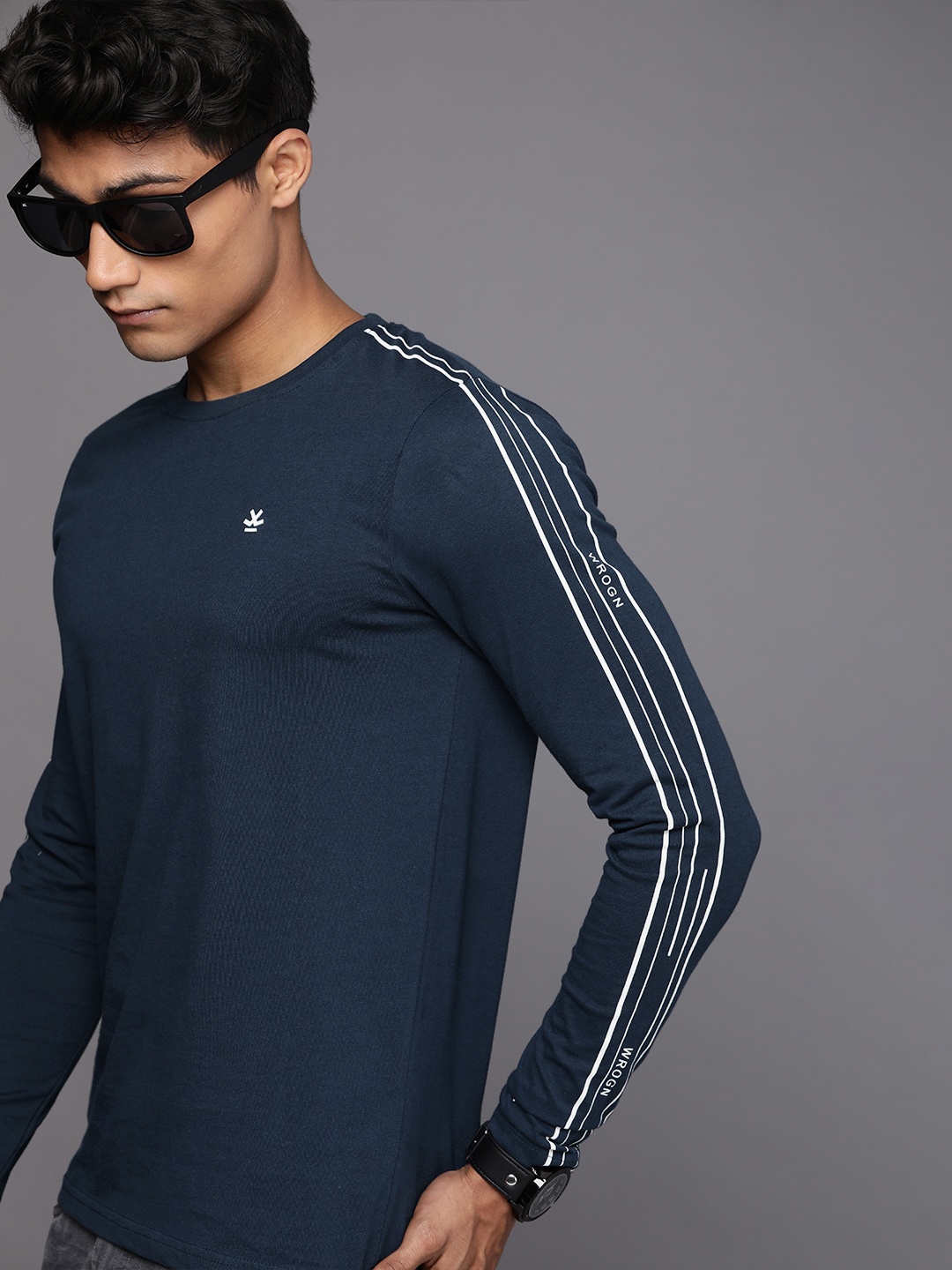 

WROGN Men Navy Blue Solid Slim Fit Pure Cotton T-shirt