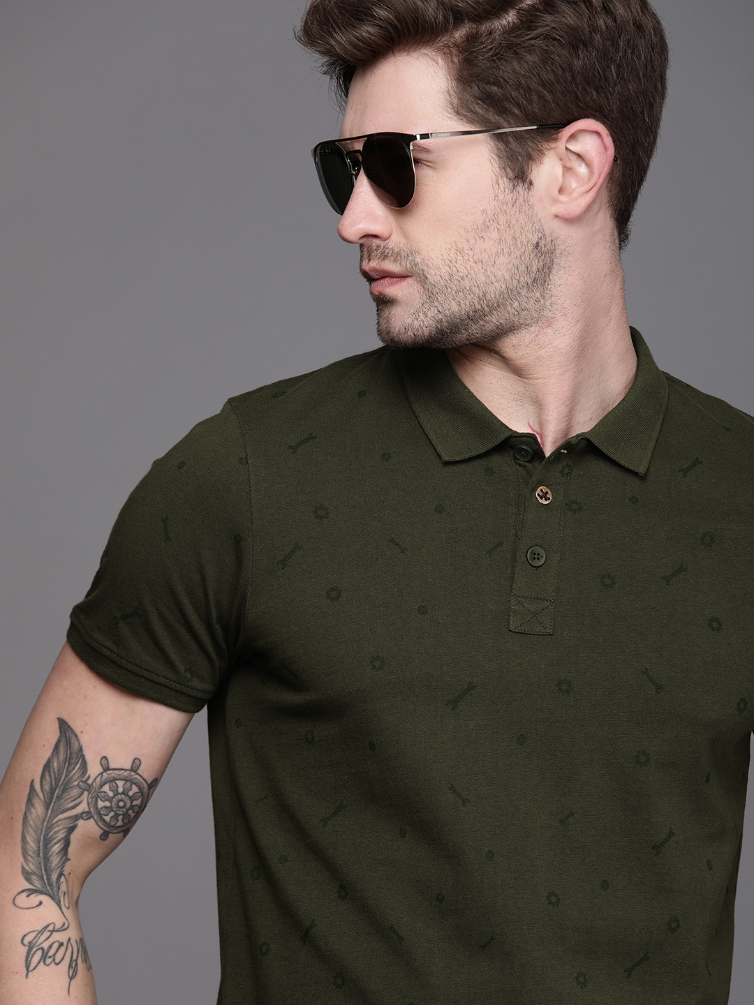 

WROGN Men Olive Green Printed Polo Collar Pure Cotton T-shirt