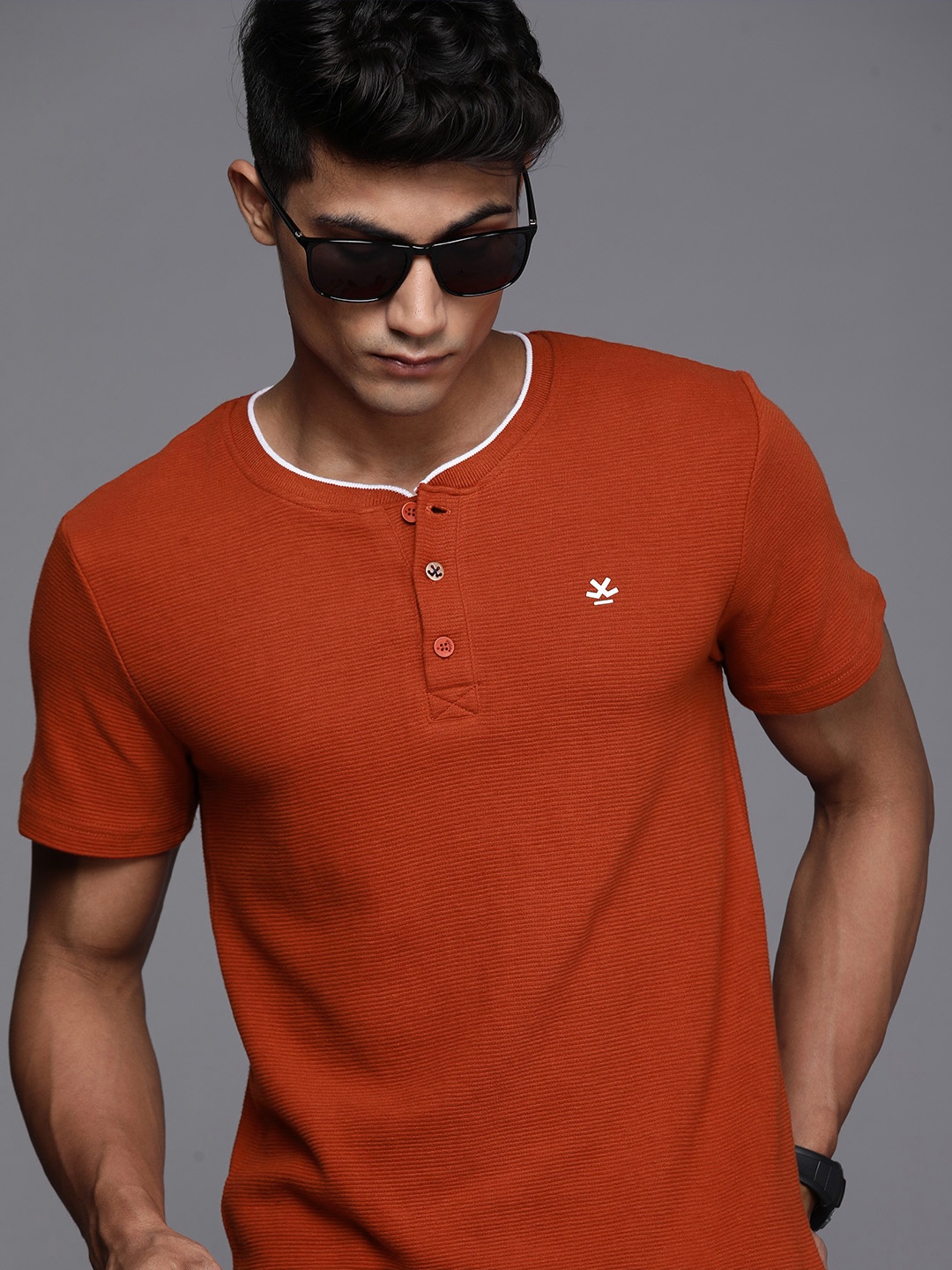 

WROGN Men Rust Red Henley Neck Slim Fit T-shirt