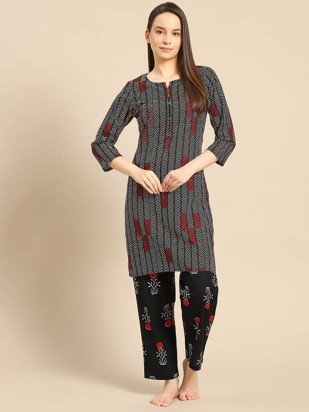 

Prakrti Women Black & Red Arrow & Boota Printed Pure Cotton Night suit