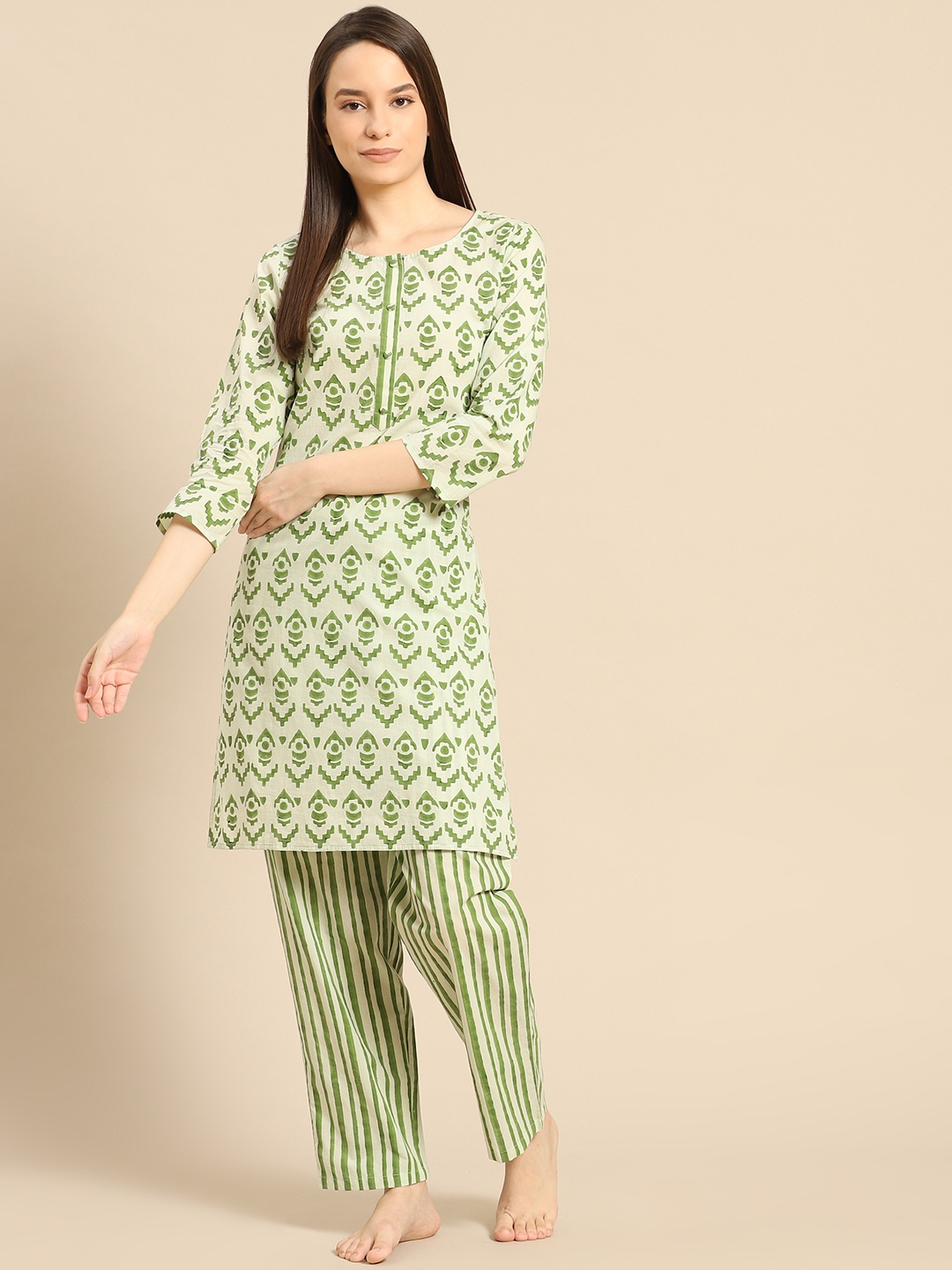 

Prakrti Women Green Geometric Printed Pure Cotton Night suit