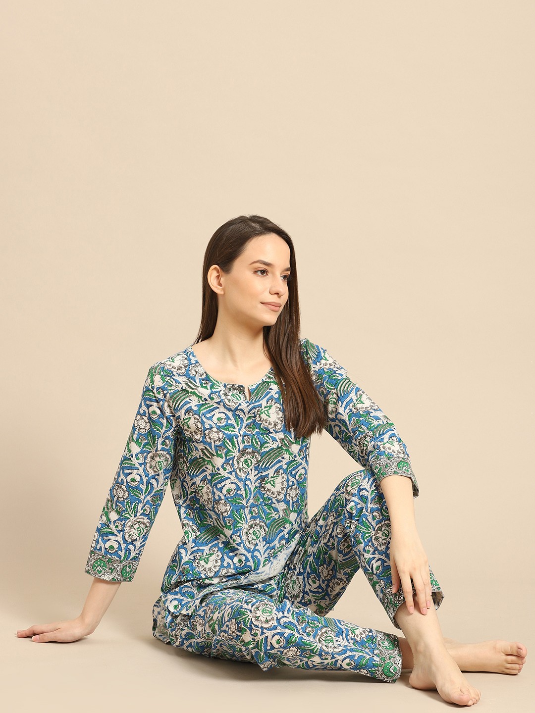 

Prakrti Women Blue & White Handblock Floral Printed Pure Cotton Night suit