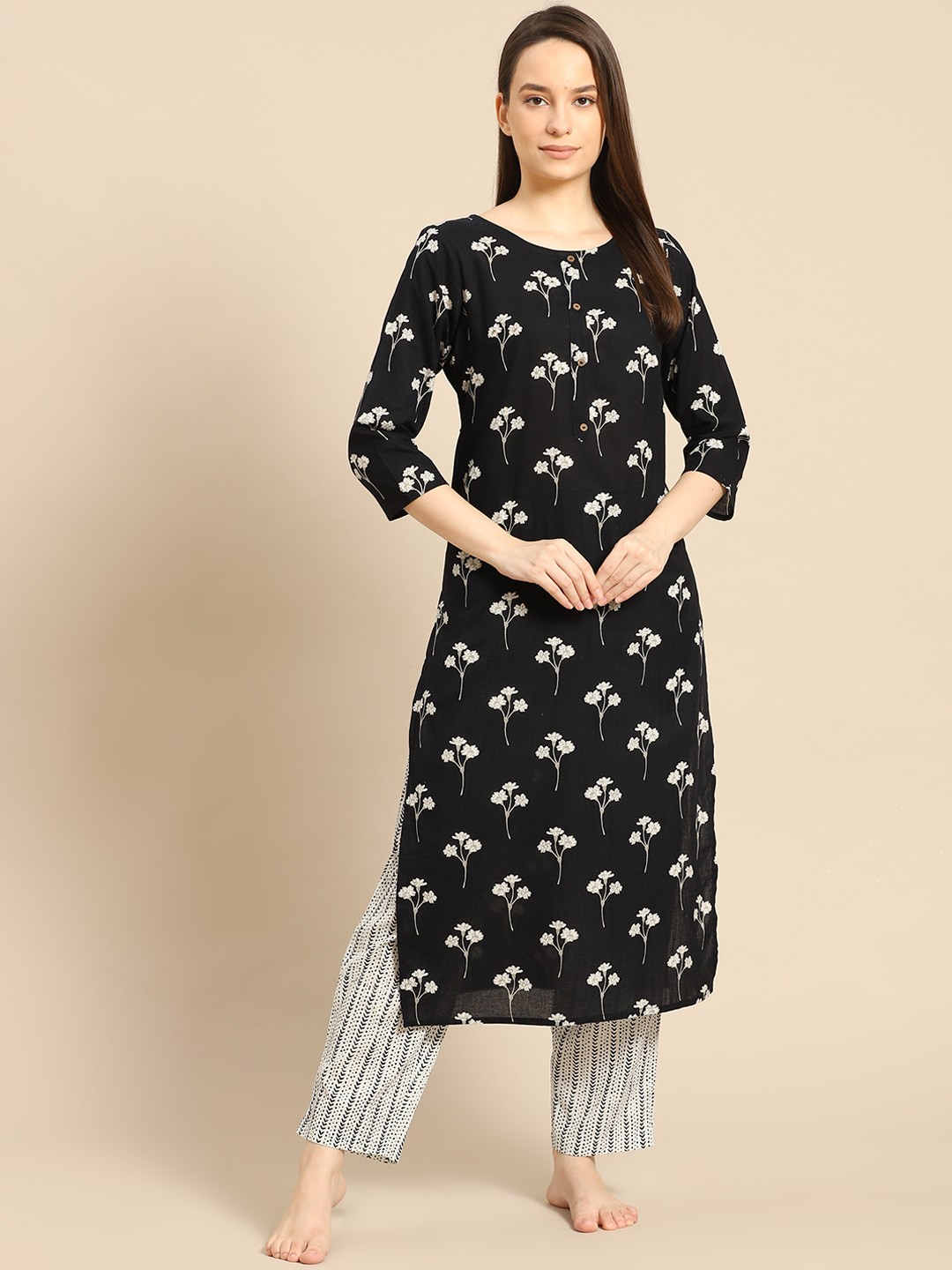 

Prakrti Women Black & White Floral Printed Pure Cotton Night suit