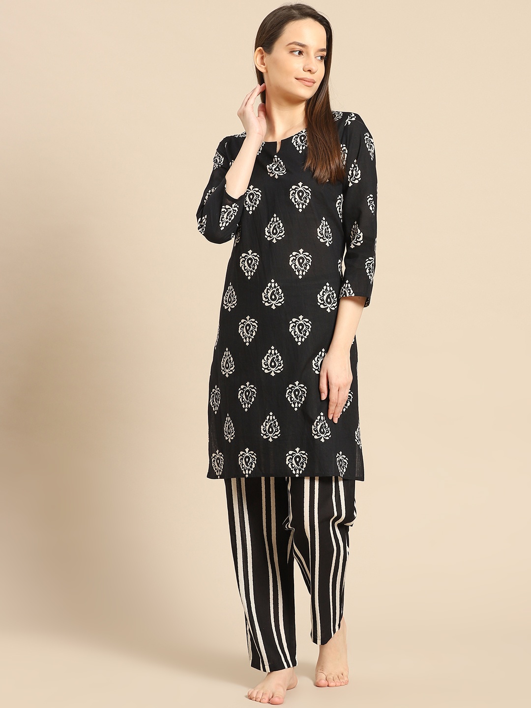 

Prakrti Women Black & White Ethnic Printed Pure Cotton Night suit