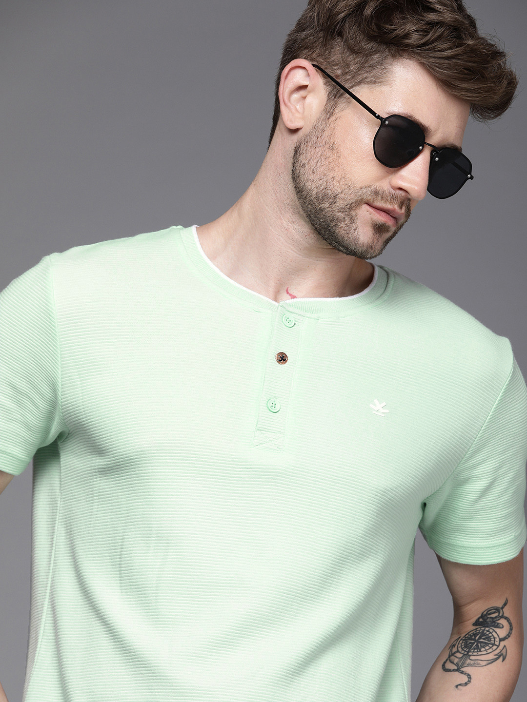 

WROGN Men Green & White Striped Henley Neck Slim Fit T-shirt