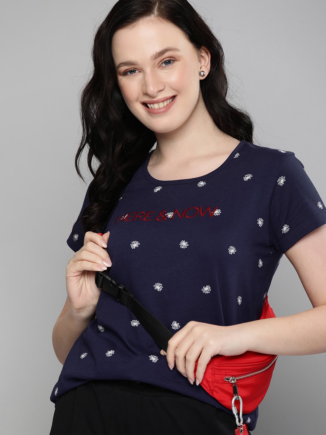 

HERENOW Women Navy Blue White Floral Printed Pure Cotton T-shirt