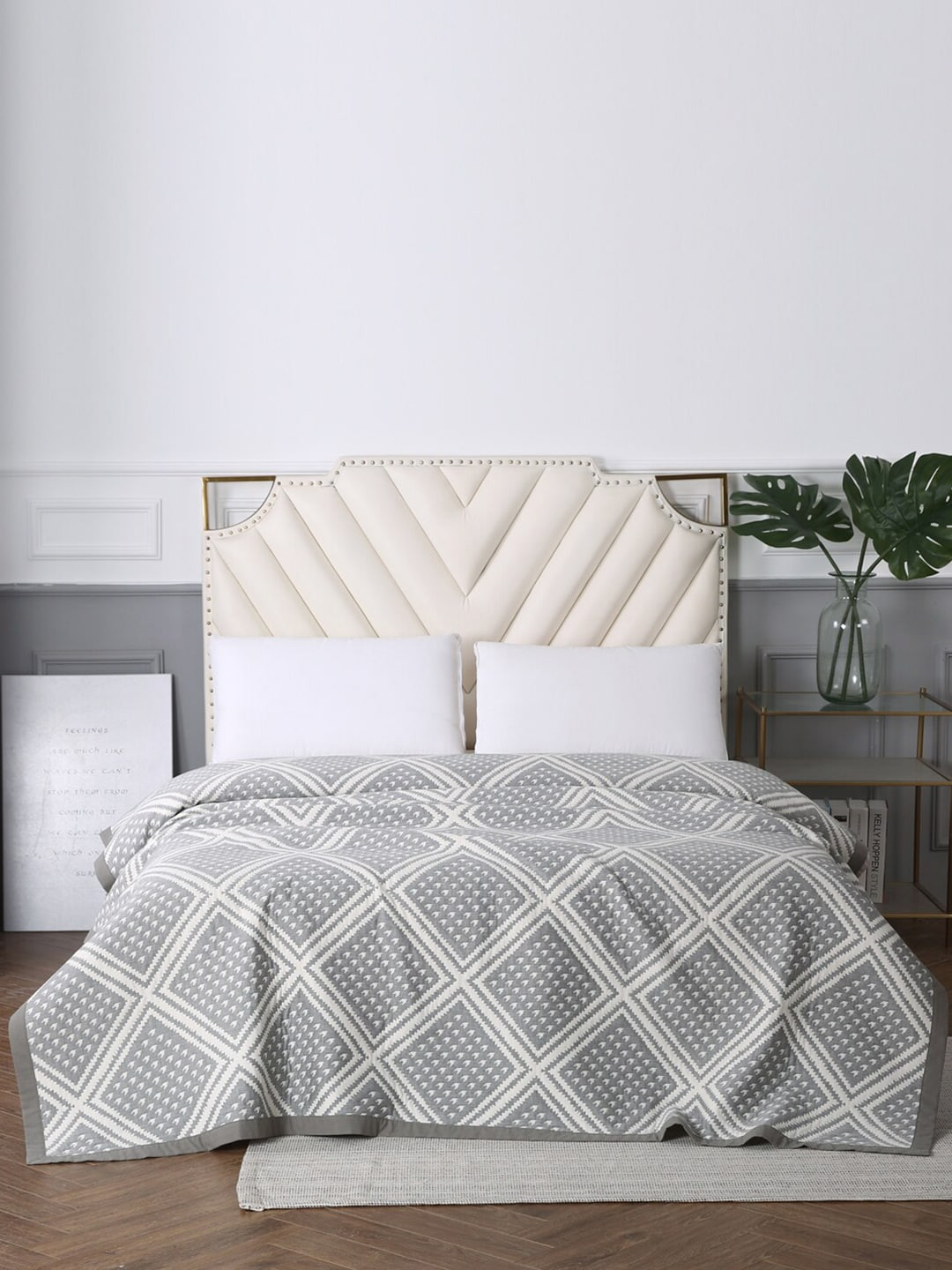 

URBAN DREAM Grey & White Geometric AC Room 210 GSM Double Bed Dohar