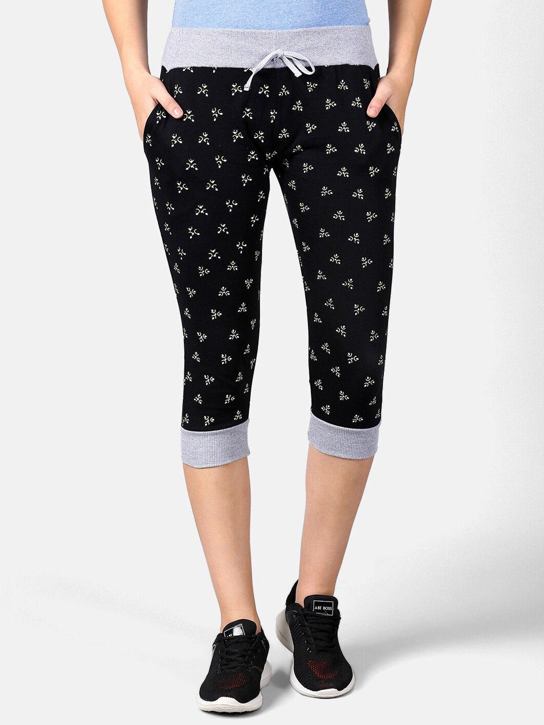 

V2 Value & Variety Women Black Printed Capris