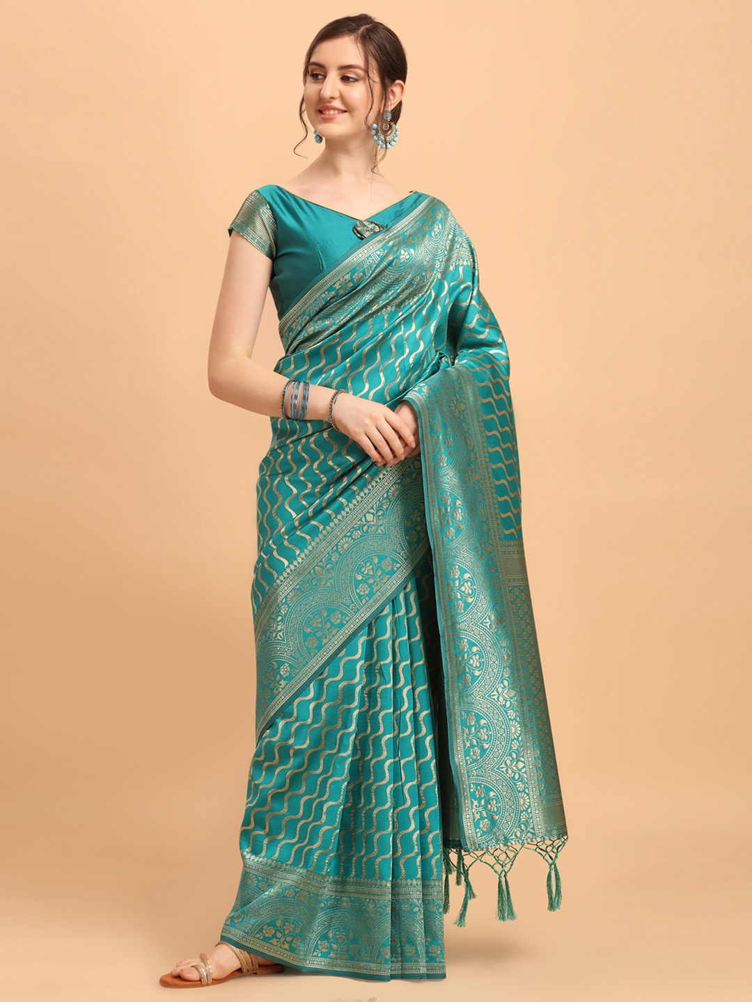

Mitera Green & Gold-Toned Silk Blend Fusion Leheriya Saree