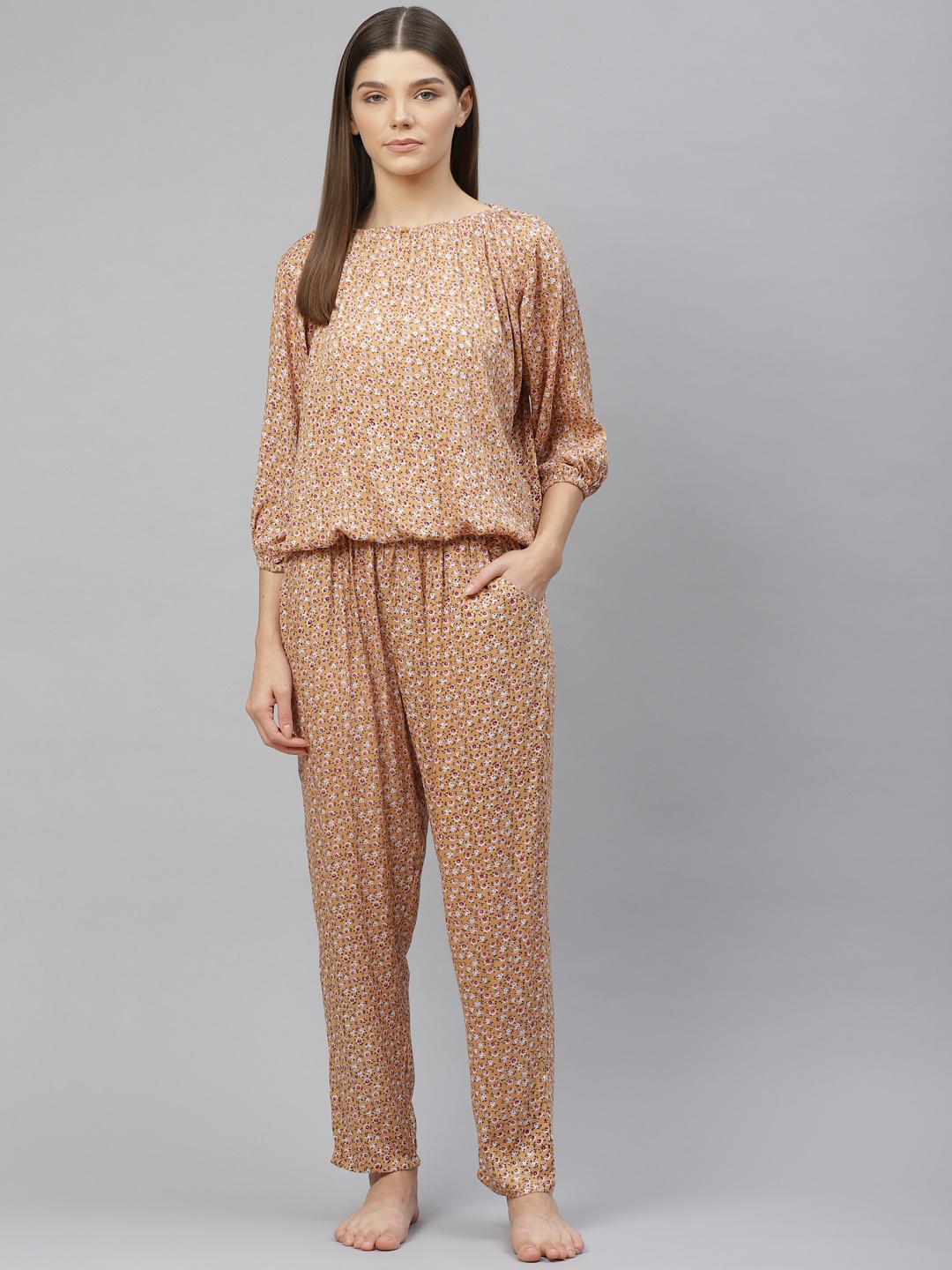 

Vemante Women Beige Printed Night suit