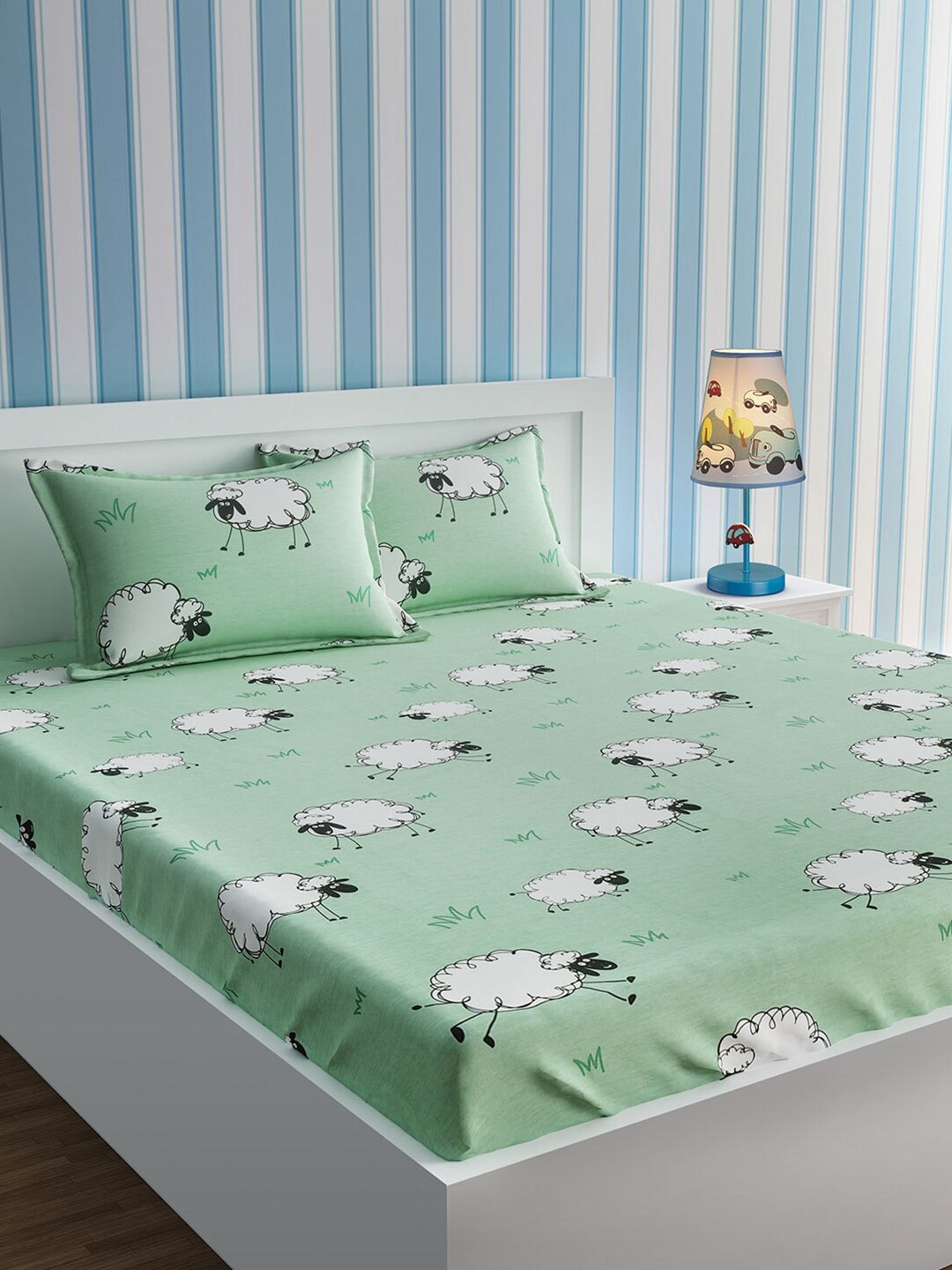 

URBAN DREAM Green & White Graphic Cotton 210 TC Queen Bedsheet With 2 Pillow Covers