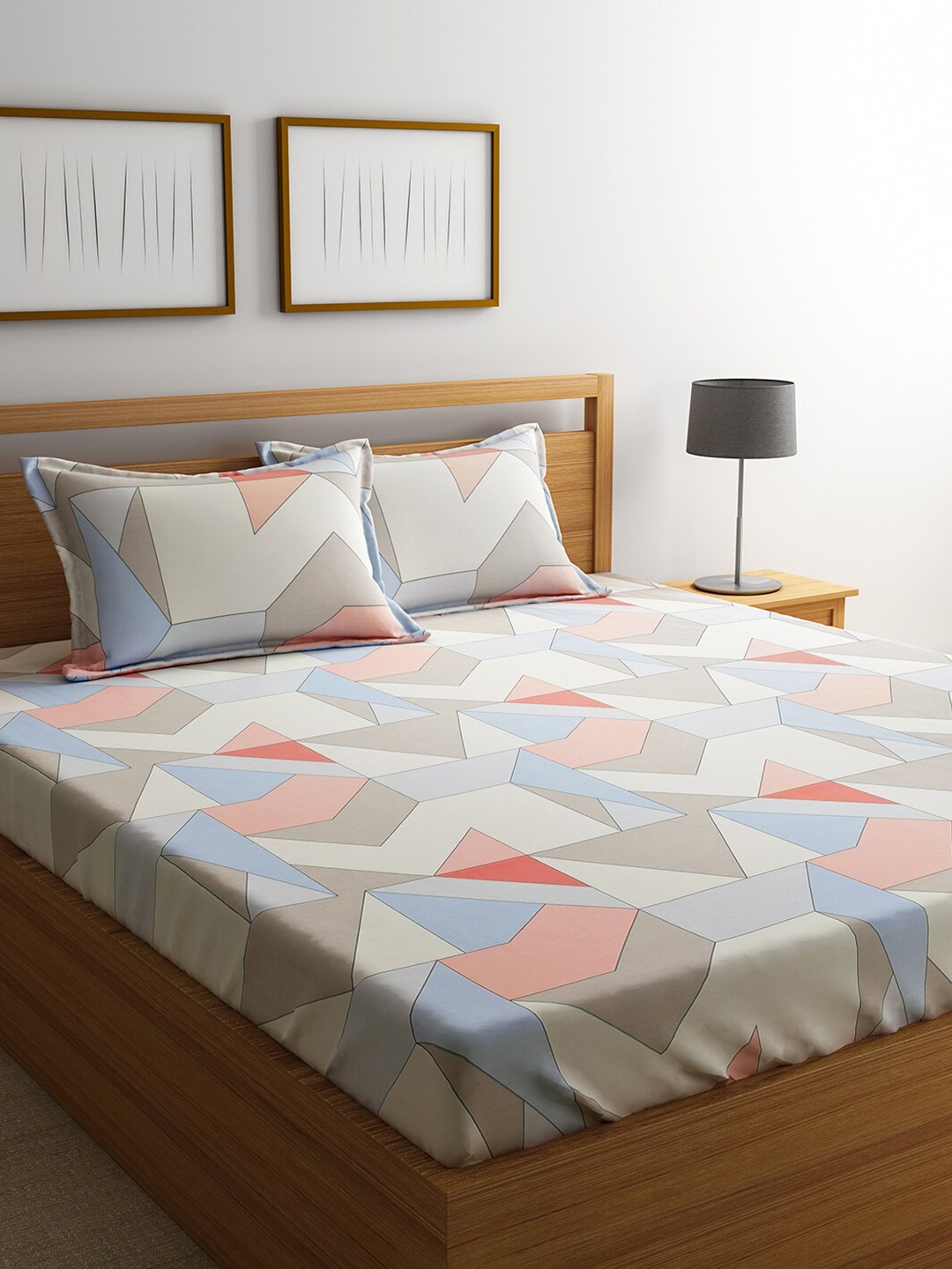 

URBAN DREAM White & Peach-Coloured Geometric 210 TC Queen Bedsheet with 2 Pillow Covers