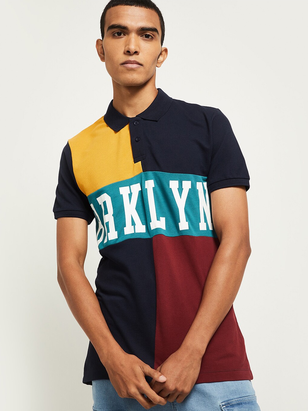 

max Men Blue Colourblocked Polo Collar T-shirt