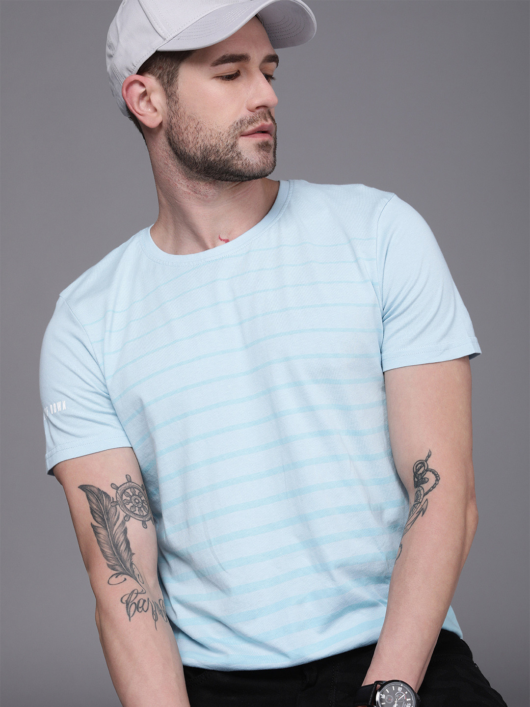 

WROGN Men Blue Striped Pure Cotton Slim Fit Round Neck Pure Cotton T-shirt
