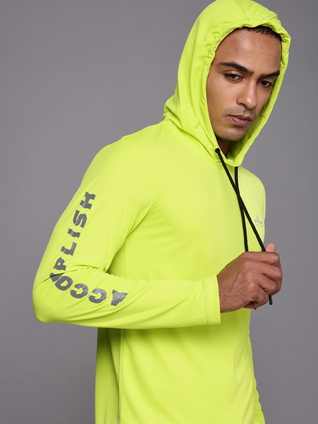 

WROGN ACTIVE Men Fluorescent Green Slim Fit Solid Hooded T-shirt