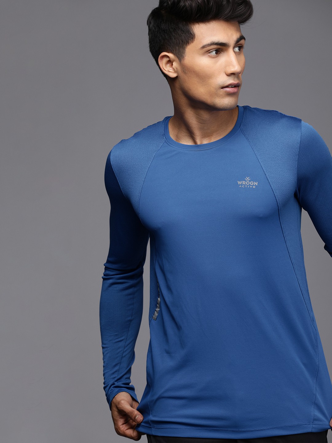 

WROGN ACTIVE Men Blue Solid Slim Fit Casual T-shirt