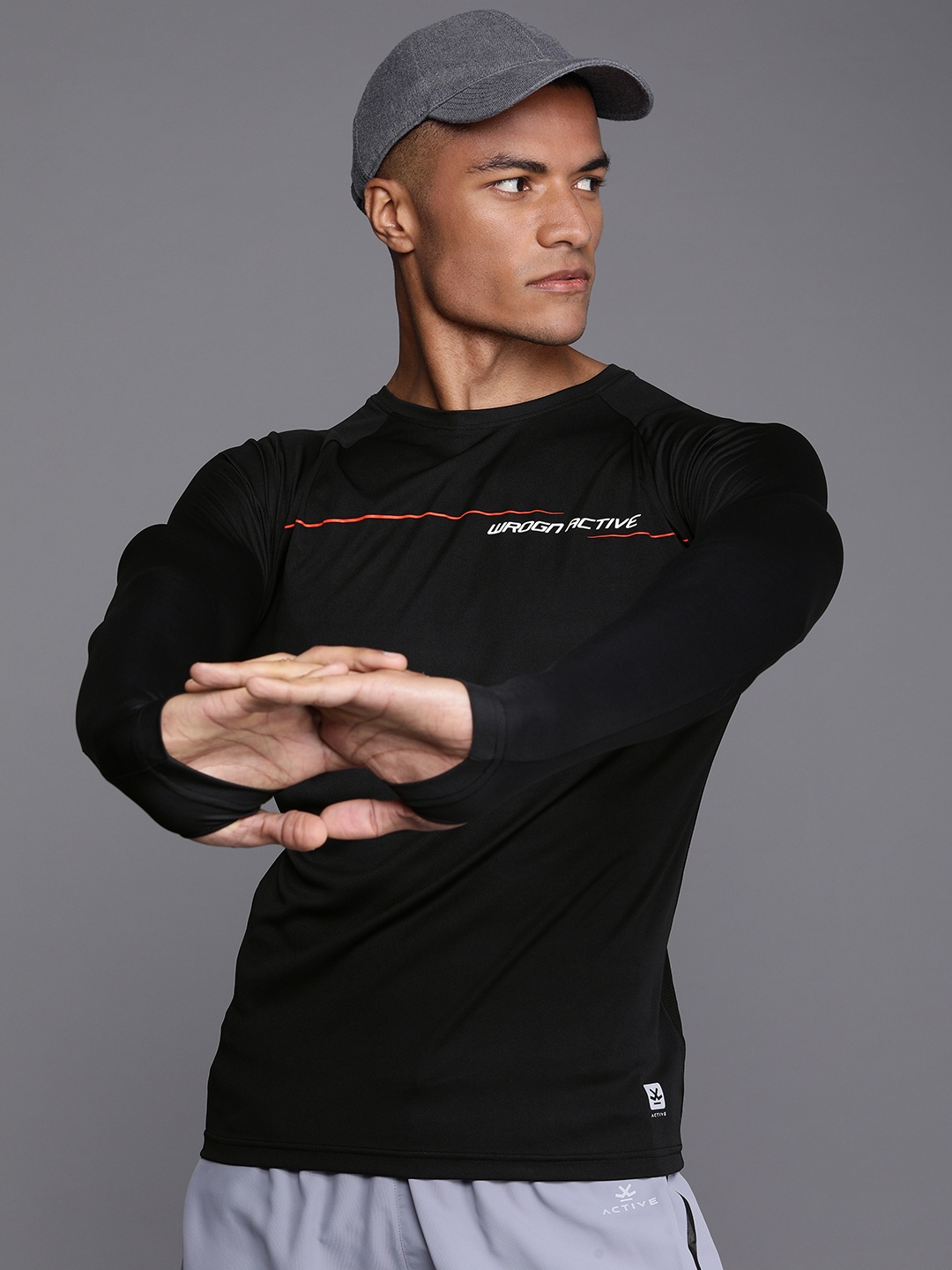 

WROGN ACTIVE Men Black Typography Printed Slim Fit Thumbhole T-shirt