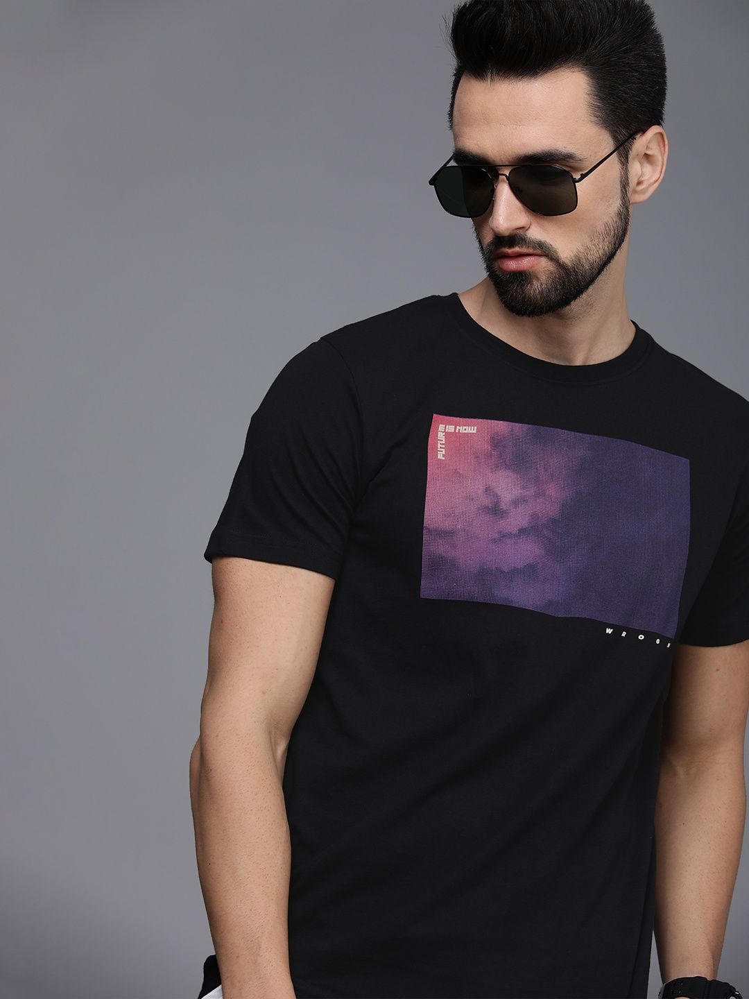 

WROGN Men Black & Purple Printed Pure Cotton Slim Fit T-shirt