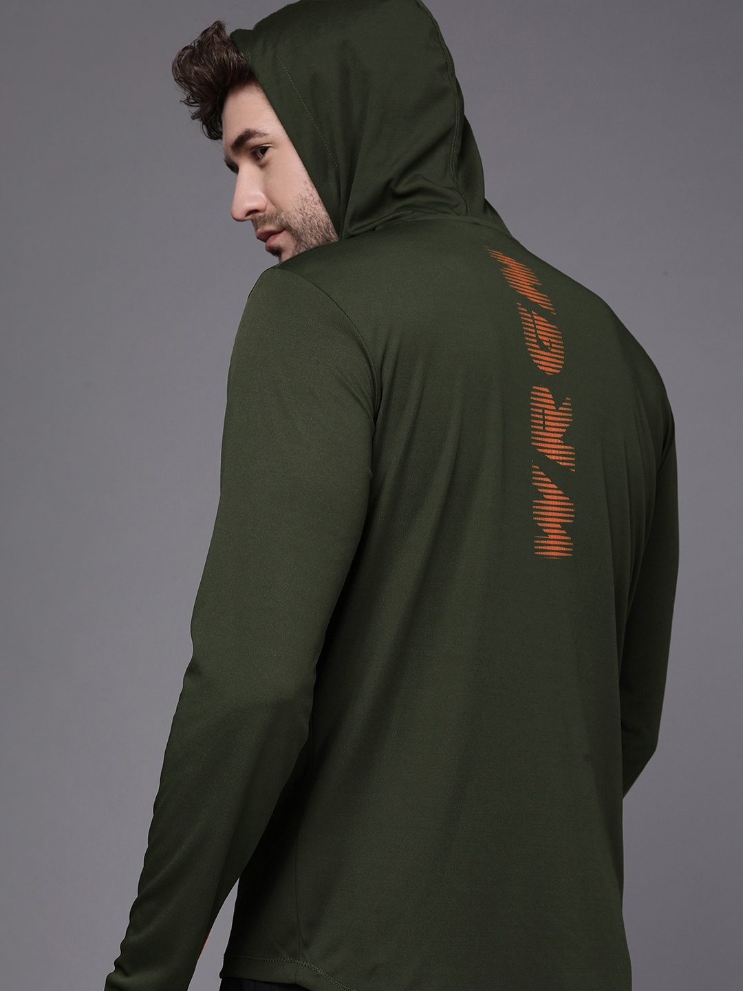 

WROGN ACTIVE Men Olive Green Solid Hooded Slim Fit T-shirt with Logo Print