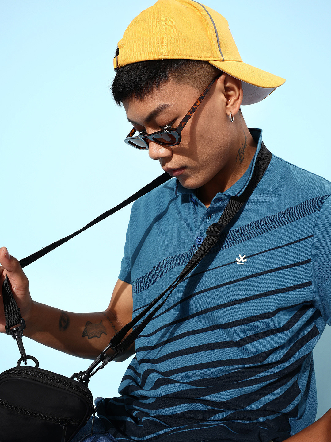 

WROGN Men Blue Striped Playful Splicing Tshirt