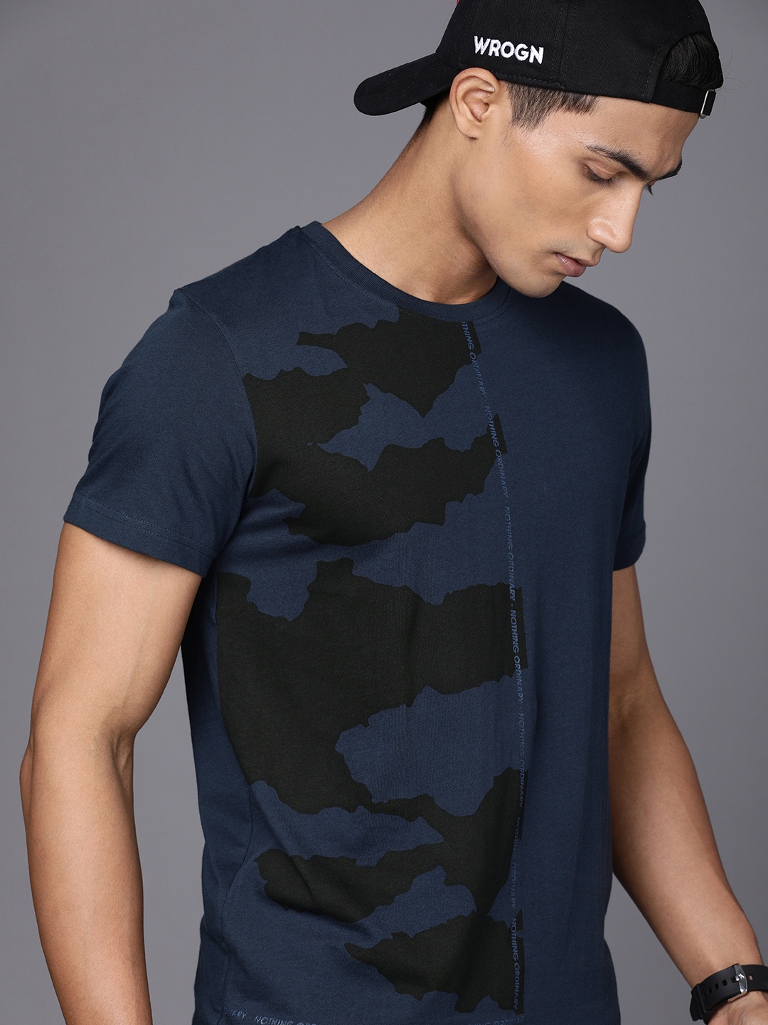 

WROGN Men Navy Blue Black Printed Slim Fit Pure Cotton T-shirt