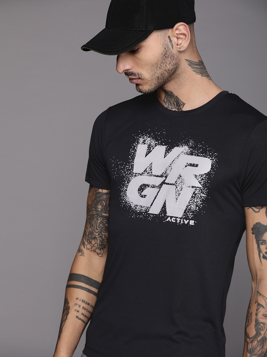 

WROGN ACTIVE Men Black Brand Logo Printed Slim Fit T-shirt