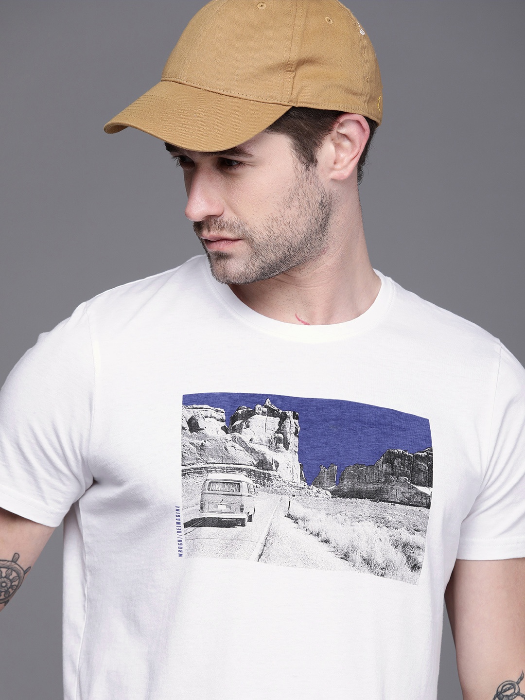 

WROGN Men White Printed Slim Fit Pure Cotton T-shirt