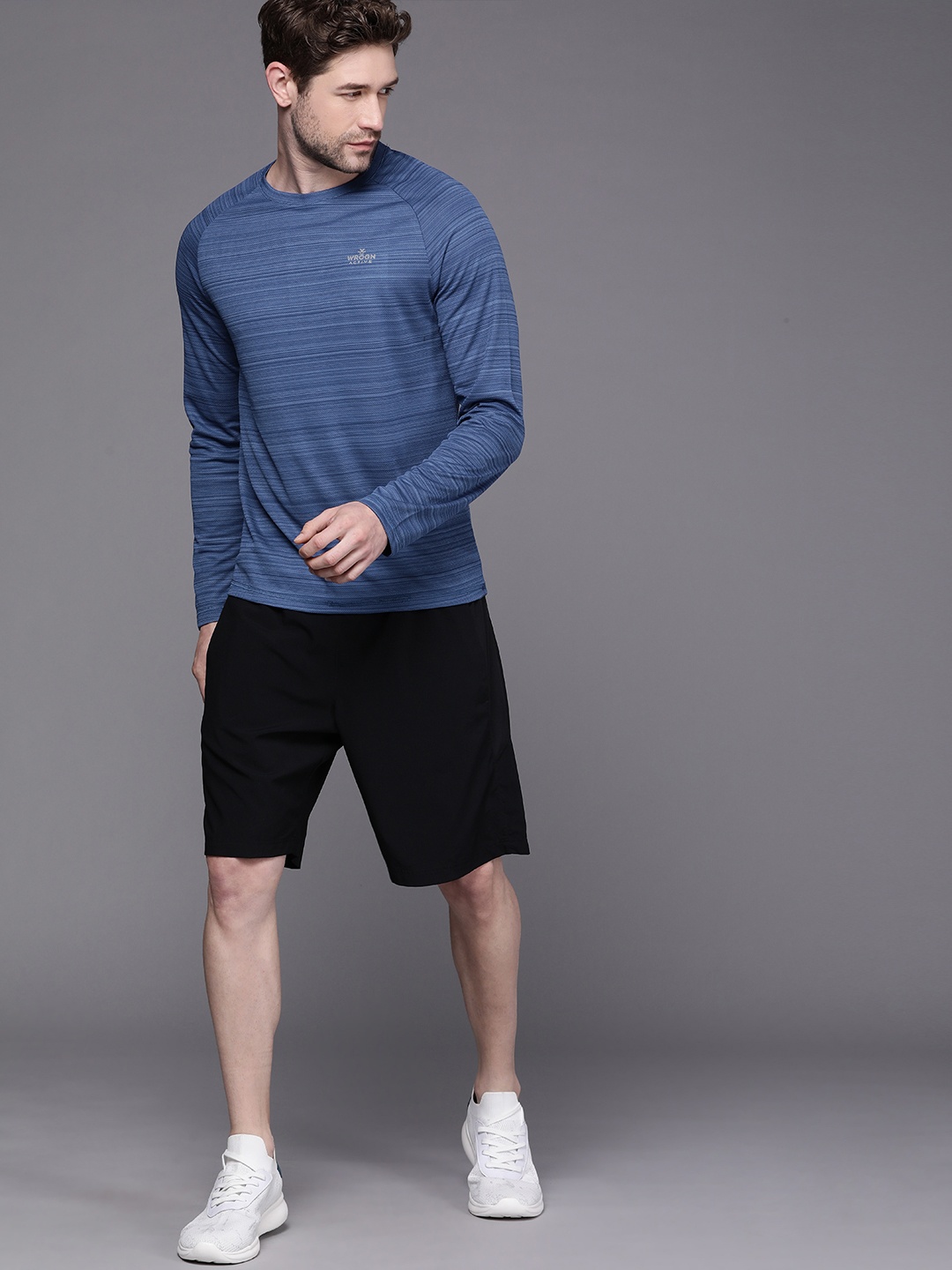 

WROGN ACTIVE Men Blue Solid Slim Fit T-shirt