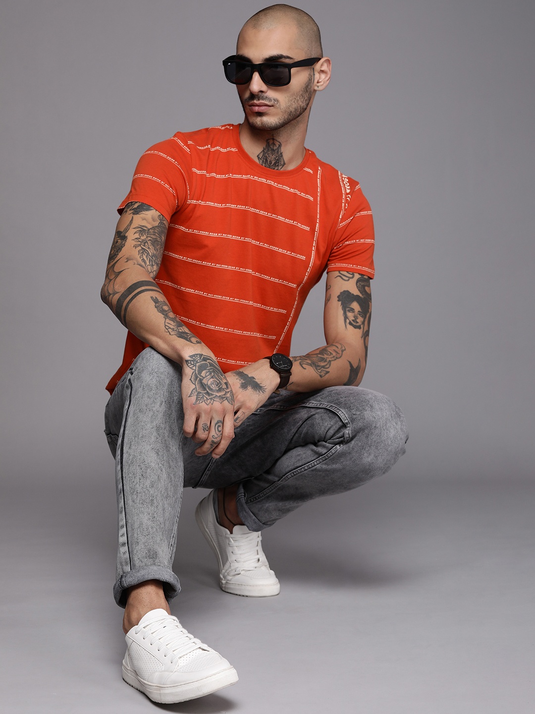 

WROGN Men Rust White Printed Slim Fit Pure Cotton T-shirt