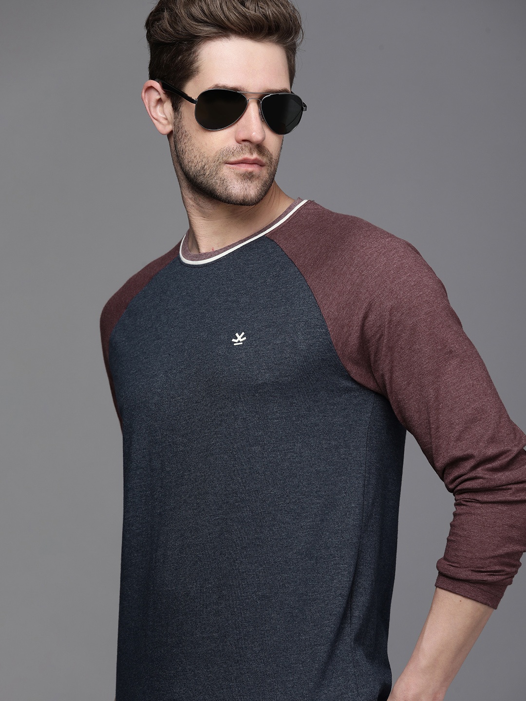 

WROGN Men Navy Blue Contrast Sleeves Slim Fit T-shirt