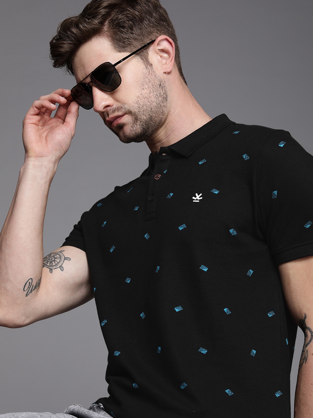 

WROGN Men Black & Blue Geometric Printed Polo Collar Slim Fit Cotton Casual T-shirt