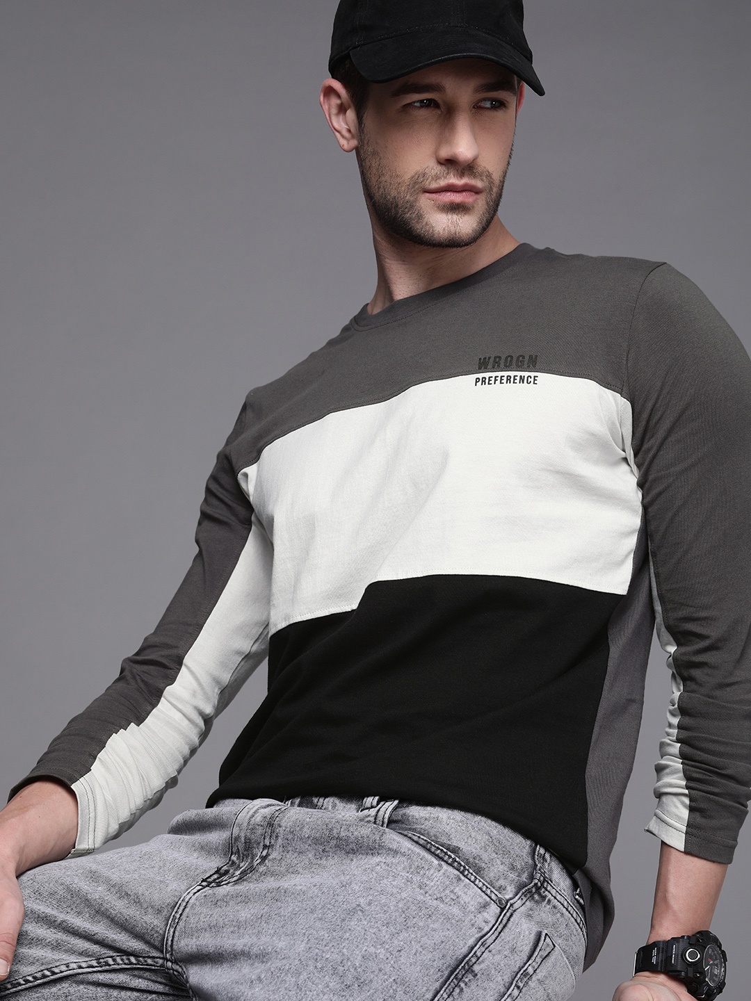 

WROGN Men Grey White Colourblocked Slim Fit Pure Cotton T-shirt