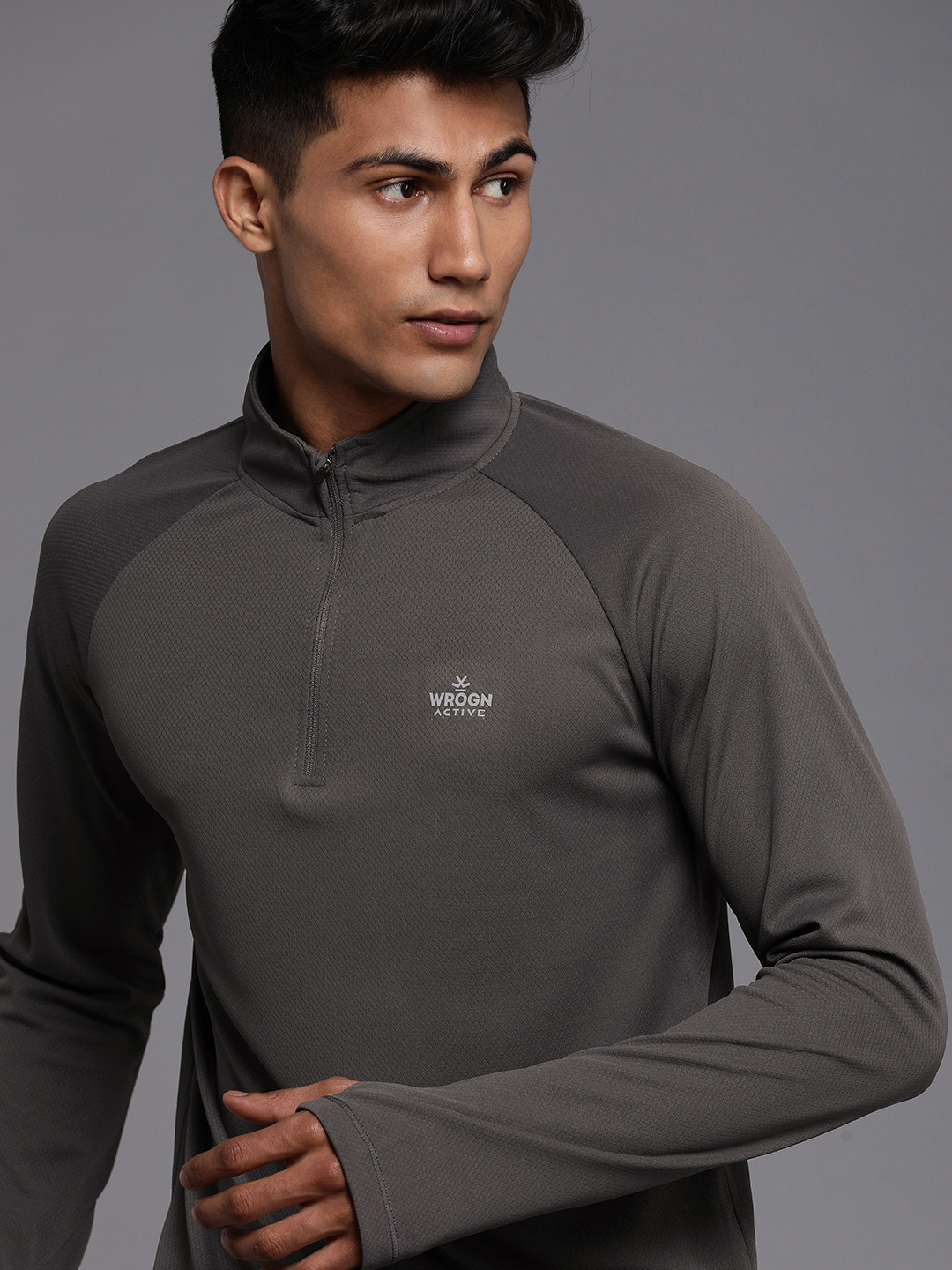 

WROGN ACTIVE Men Charcoal Grey High Neck Thumb Holes Slim Fit T-shirt With Printed Detail