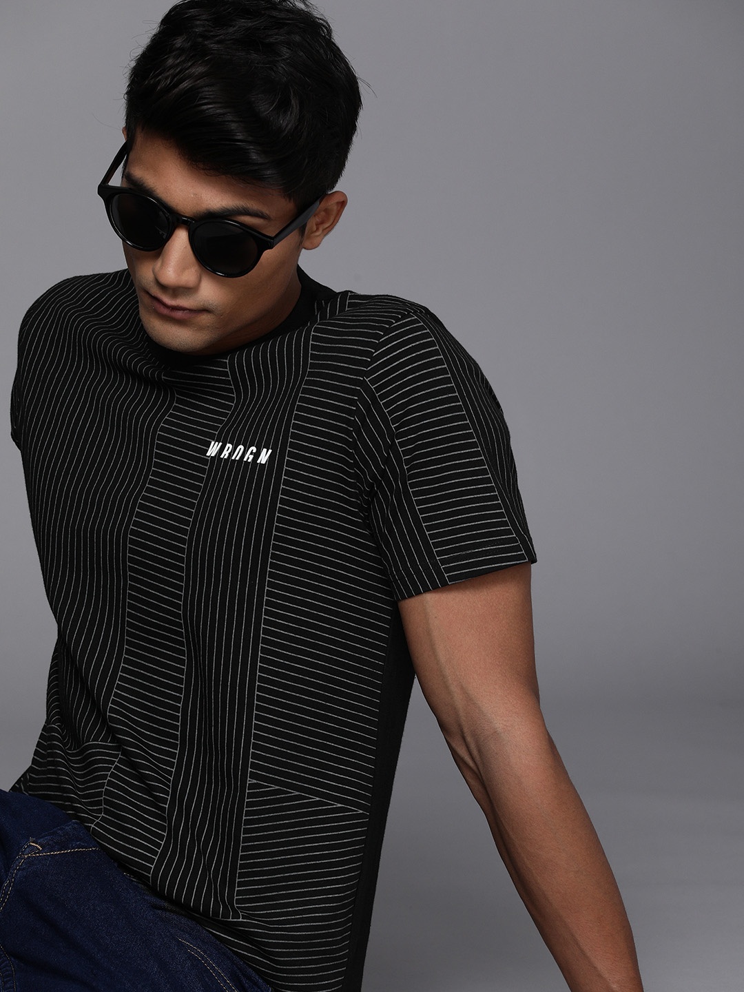 

WROGN Men Black & White Striped Round Neck Regular Sleeves Cotton Slim Fit T-shirt