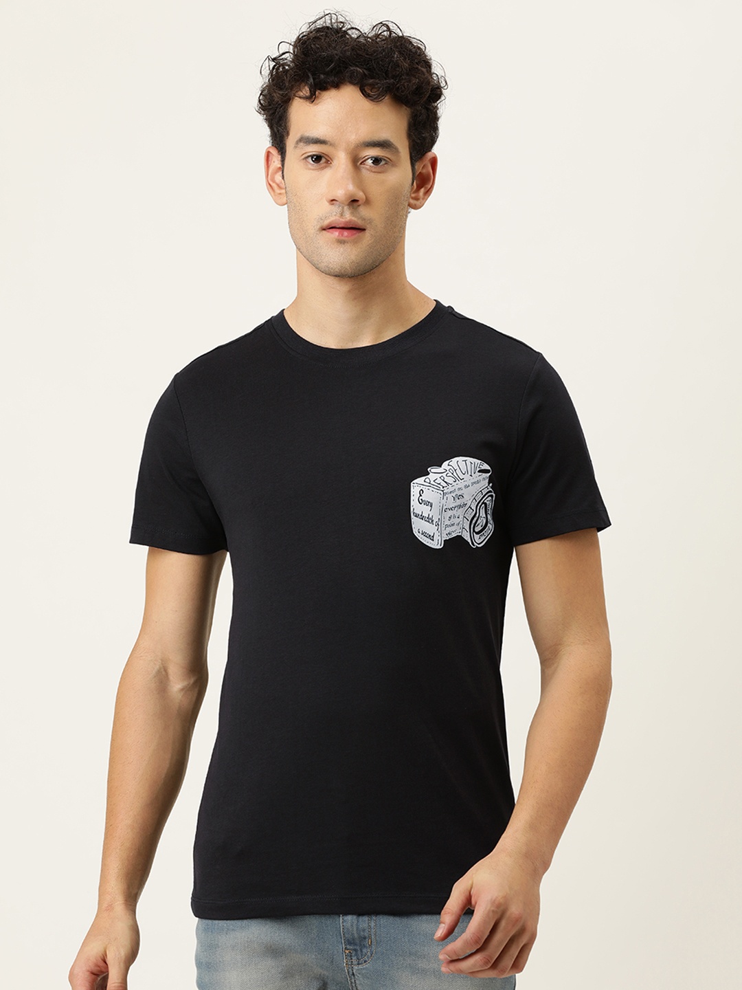

FOREVER 21 Men Black & White Typography Printed T-shirt