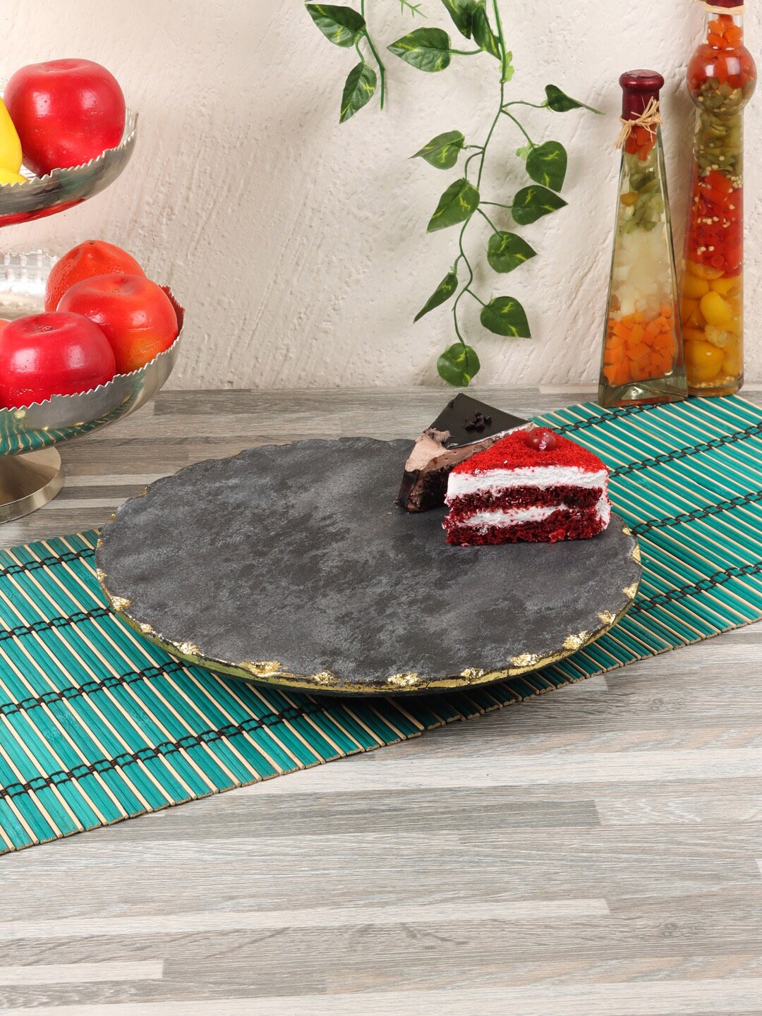 

NikkisPride Black Solid Cake Stand