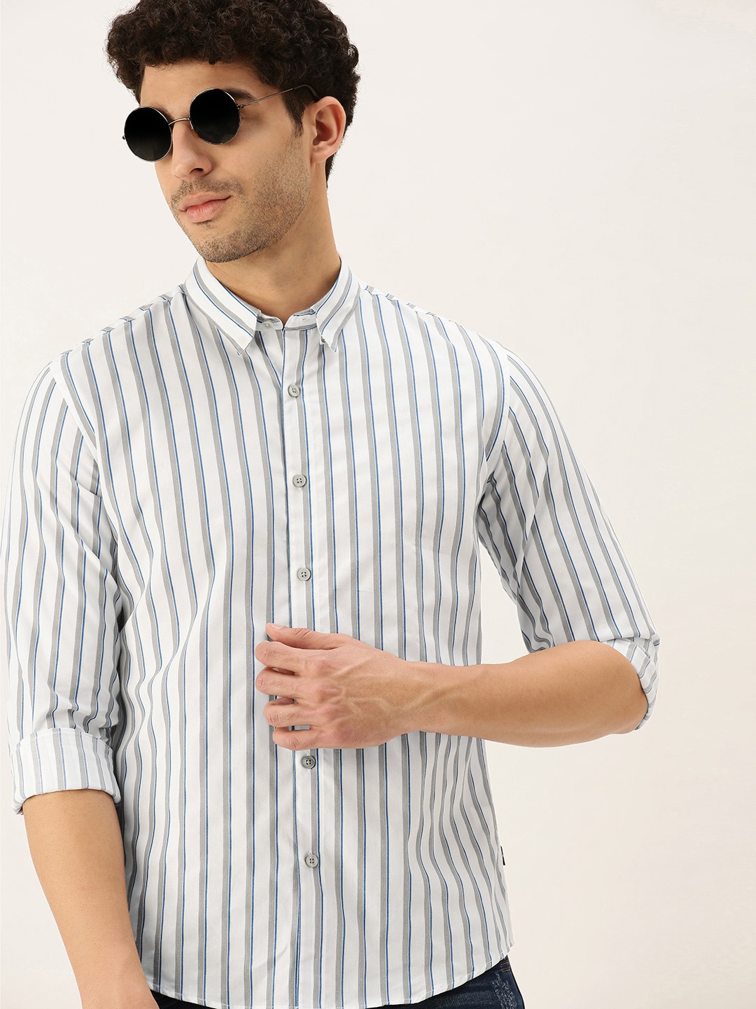 

Flying Machine Men White Slim Fit Striped Casual Shirt