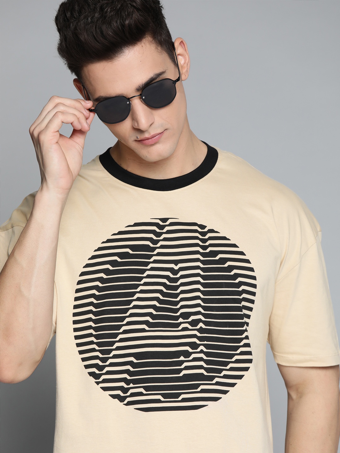 

Kook N Keech Marvel Men Beige & Black Avengers Print Pure Cotton T-shirt