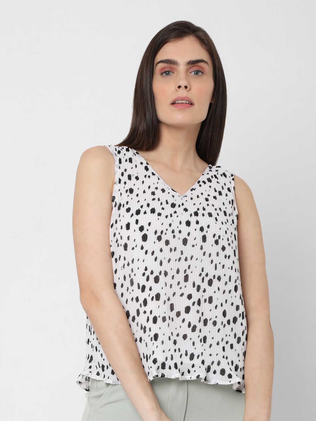 

Vero Moda Women White & Black Geometric Printed A-Line Top